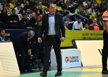 TOFAŞ Başantrenörü Orhun Ene: “Pes etmeyen bir takımız”