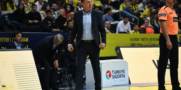 TOFAŞ Başantrenörü Orhun Ene: “Pes etmeyen bir takımız”