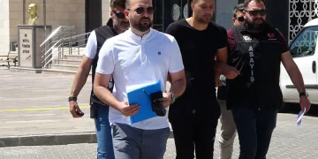Kayınpederini öldürüp, eşini ve 3 kişiyi yaralayan şahsa müebbet ve 10,5 yıla kadar hapis cezası talebi
