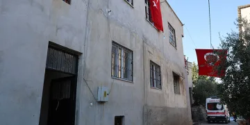 Kayan minibüs ile tır çarpıştı: 2 yaralı