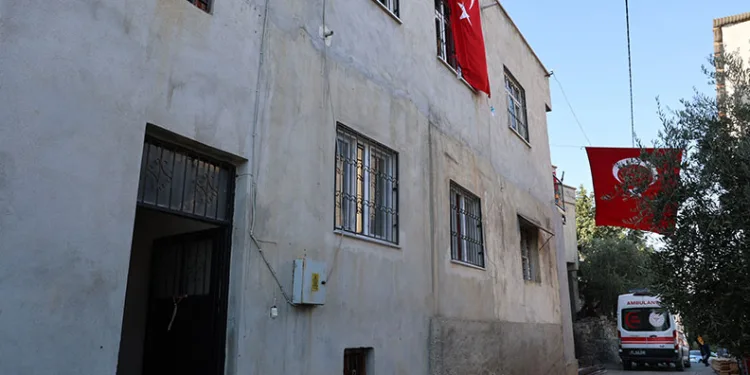 Kayan minibüs ile tır çarpıştı: 2 yaralı