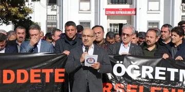 Kayan minibüs ile tır çarpıştı: 2 yaralı