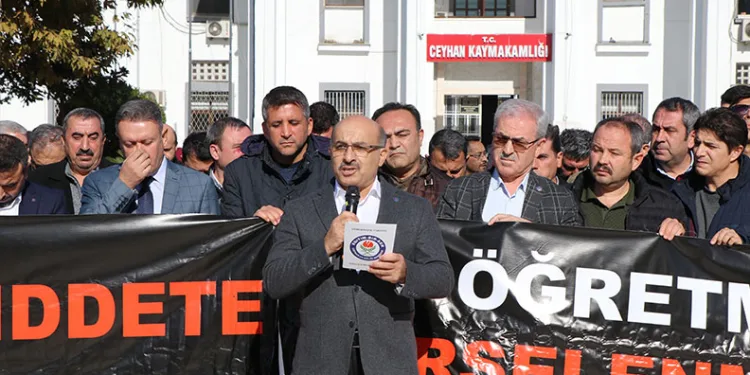 Kayan minibüs ile tır çarpıştı: 2 yaralı