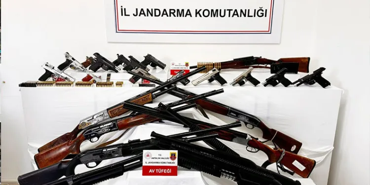 Çaldıkları motosikletin şase numarasını kazımışlar