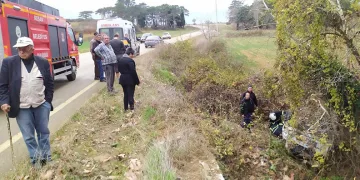 Ters dönen otomobildeki 2 kişi yaralandı