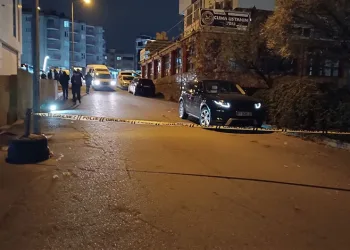 Falezlerden denize uçan araca ulaşıldı, kayıp sürücü aranıyor