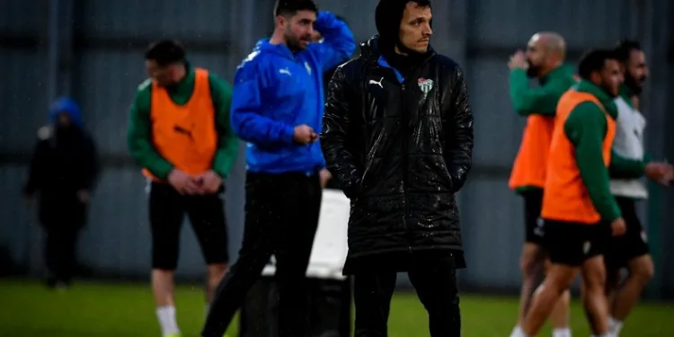 Bursaspor yağmur altında çalıştı