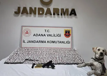 Kayan minibüs ile tır çarpıştı: 2 yaralı