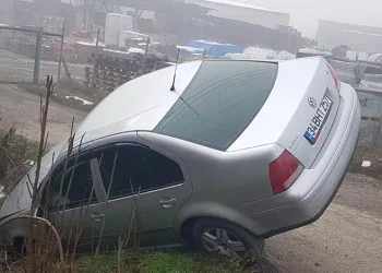 Seyir halindeki tır alev alarak yandı