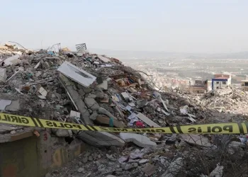 Yüksekova’da kontrolden çıkan minibüs takla attı: 7 yaralı