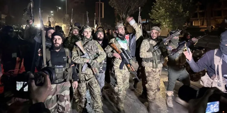 Suriye’de muhalifler başkente girdi: “Esad Şam’ı terk etti”