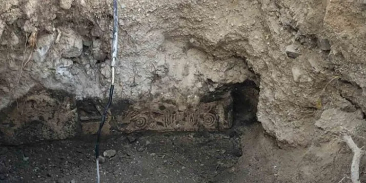 Kayan minibüs ile tır çarpıştı: 2 yaralı