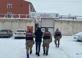 Kayınpederini öldürüp, eşini ve 3 kişiyi yaralayan şahsa müebbet ve 10,5 yıla kadar hapis cezası talebi