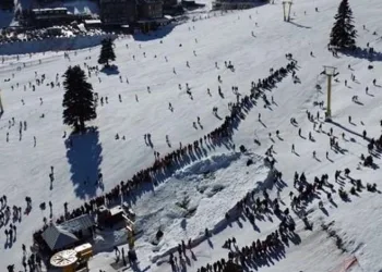 Uludağ’da kar kalığını 68 cm telesiyej sırası 100 metre