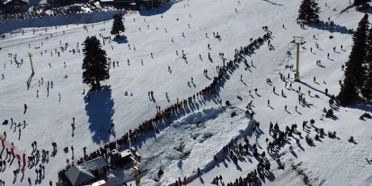 Uludağ’da kar kalığını 68 cm telesiyej sırası 100 metre