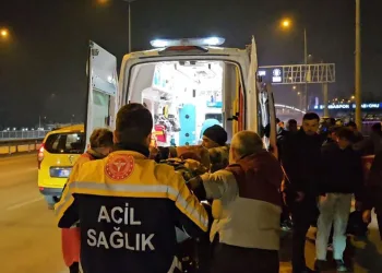 Otomobile çarpan motosikletin sürücüsü yaralandı