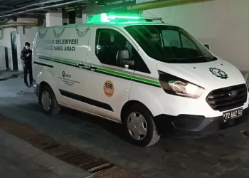 Çocuk kazayla annesini vurdu