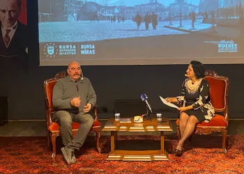 Bursa Bellek kent söyleşilerinin ilk konuğu Ezel Akay oldu