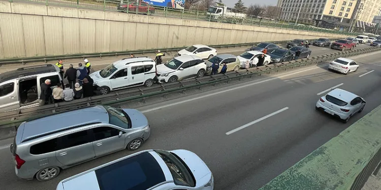 Bursa’da 7 araç bir birine girdi