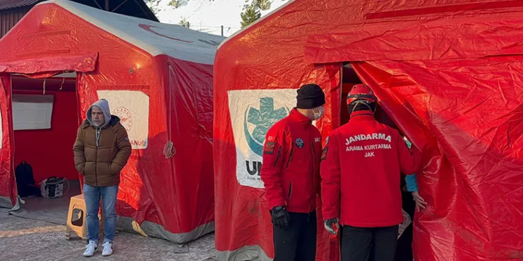 Kartalkaya’da sahra hastanesi kuruldu