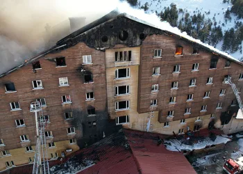 Kartalkaya’da yanan otel havadan görüntülendi
