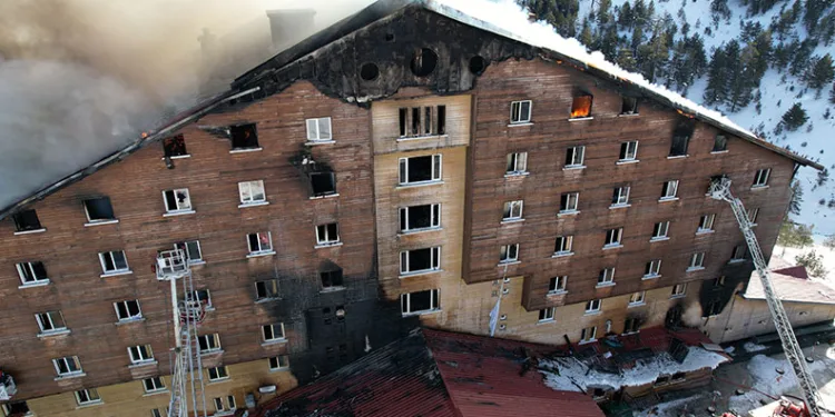 Kartalkaya’da yanan otel havadan görüntülendi