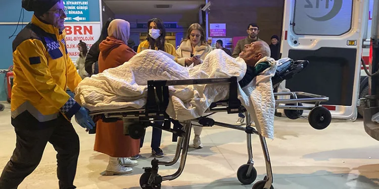 Bursa’da benzin döktüğü soba alev aldı