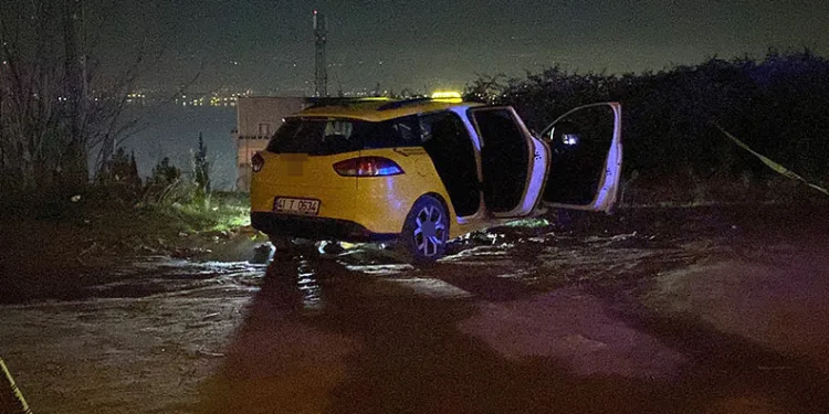 Taksici boğazı kesilmiş halde bulundu