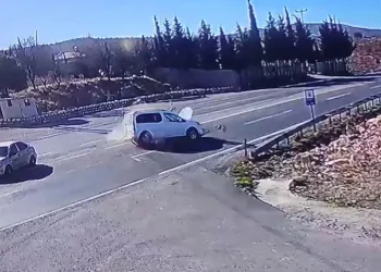 Kız kardeşinin okumasını istemeyip 5 öğretmene saldıran ağabeye 8 yıl 6 ay hapis cezası