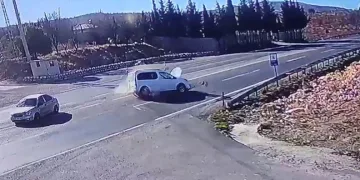 Kız kardeşinin okumasını istemeyip 5 öğretmene saldıran ağabeye 8 yıl 6 ay hapis cezası
