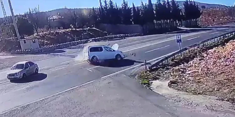 Kız kardeşinin okumasını istemeyip 5 öğretmene saldıran ağabeye 8 yıl 6 ay hapis cezası
