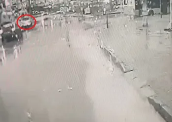 Gübre yüklü kamyonun genç kadını ölüme ‘sürüklediği’ kaza kamerada