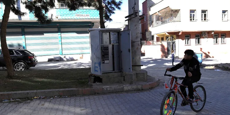 DEDAŞ’ın açık bırakılan trafoları ölüm tehlikesi saçıyor