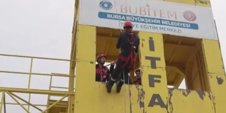 Filistinli itfaiye personelleri Bursa’da eğitiliyor