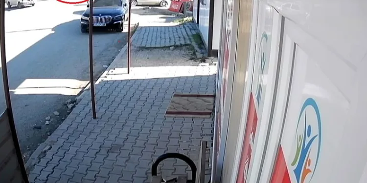Hafriyat kamyonunun çarptığı yaşlı adam metrelerce savruldu