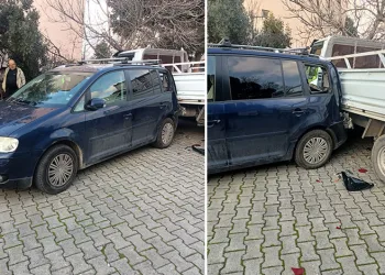 Direksiyonda kalp krizi geçirdi, park halindeki araçlara çarptı