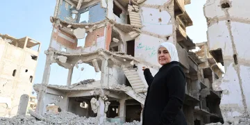 13 yıl sonra döndüğü, evini enkaza dönmüş buldu