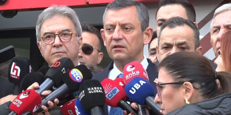 Özel’den Zafer Partisi’ne ziyaret