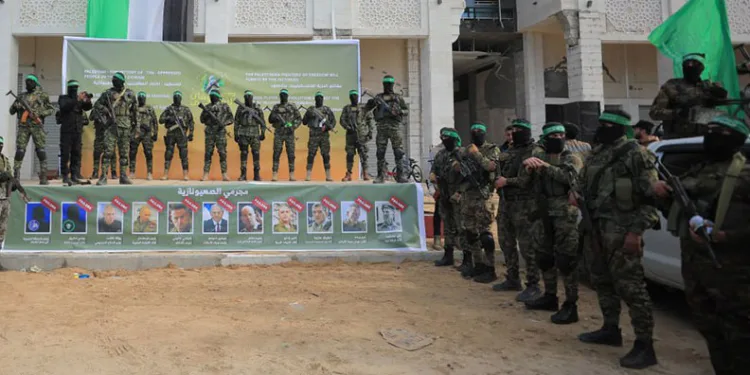 Hamas, 4 İsrailli kadın esiri Kızılhaç’a teslim etti