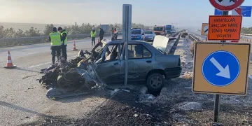 Ters yöne giren otomobil tırla çarpıştı
