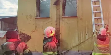 Yanan evdeki 6 çocuğu komşular kurtardı