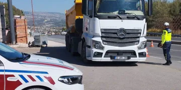 Mersin’de kural ihlali yapan sürücülere ceza yağdı