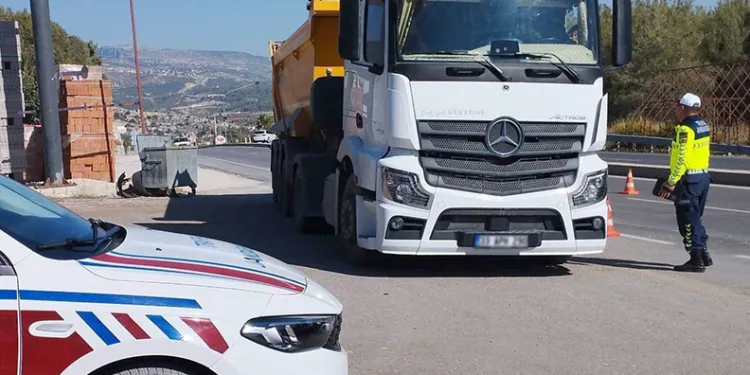 Mersin’de kural ihlali yapan sürücülere ceza yağdı