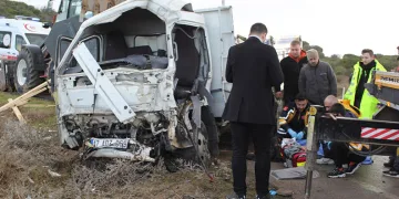 Çanakkale’de iki kamyonet çarpıştı: 1 ölü