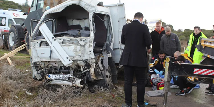 Çanakkale’de iki kamyonet çarpıştı: 1 ölü