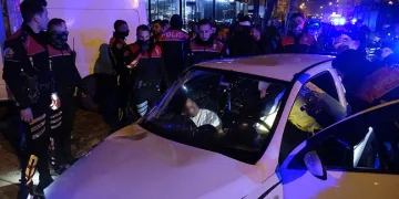 Çuval dolusu tabancayla polisten kaçtı