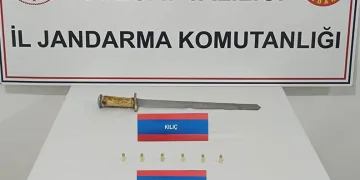 Yerköy’de şüphelenilen araçtan fişek ve kılıç çıktı