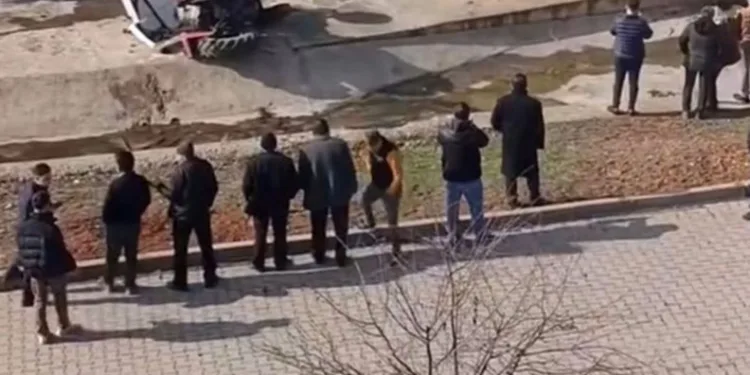 Kontrolden çıkan traktör çaya uçtu: 1 yaralı