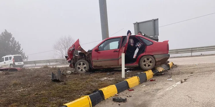 Kastamonu’da otomobil çekiciyle çarpıştı: 4 yaralı