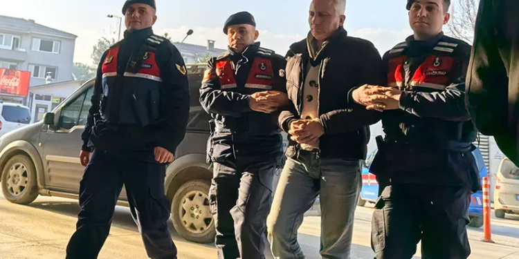 Hapis cezası bulunan şahıs sahte kimlik ile yakalandı